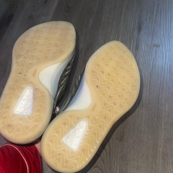 2020 Yeezy Quantum Barium. - Picture 6 of 7